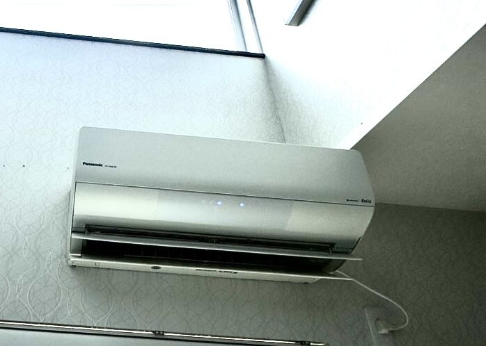 青森県弘前市山﨑　S様宅　お掃除機能付きエアコンクリーニング