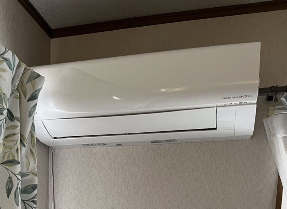 青森県平川市猿賀南田　S様宅　エアコンクリーニング　お掃除機能付き　２台