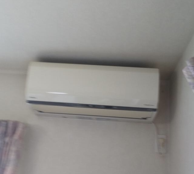 青森県弘前市宮園　Y様宅　お掃除機能付きエアコンクリーニング