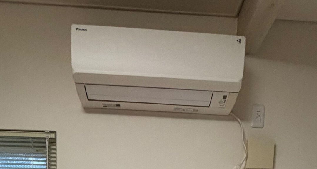 青森県黒石市北美町三丁目　K様宅　お掃除機能付きエアコン清掃