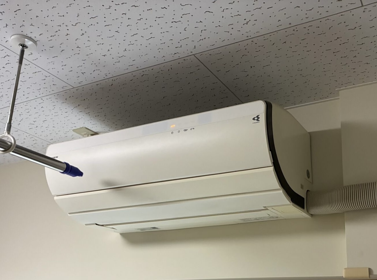 青森県弘前市緑ヶ丘1丁目　O様宅　お掃除機能付きエアコンのクリーニング