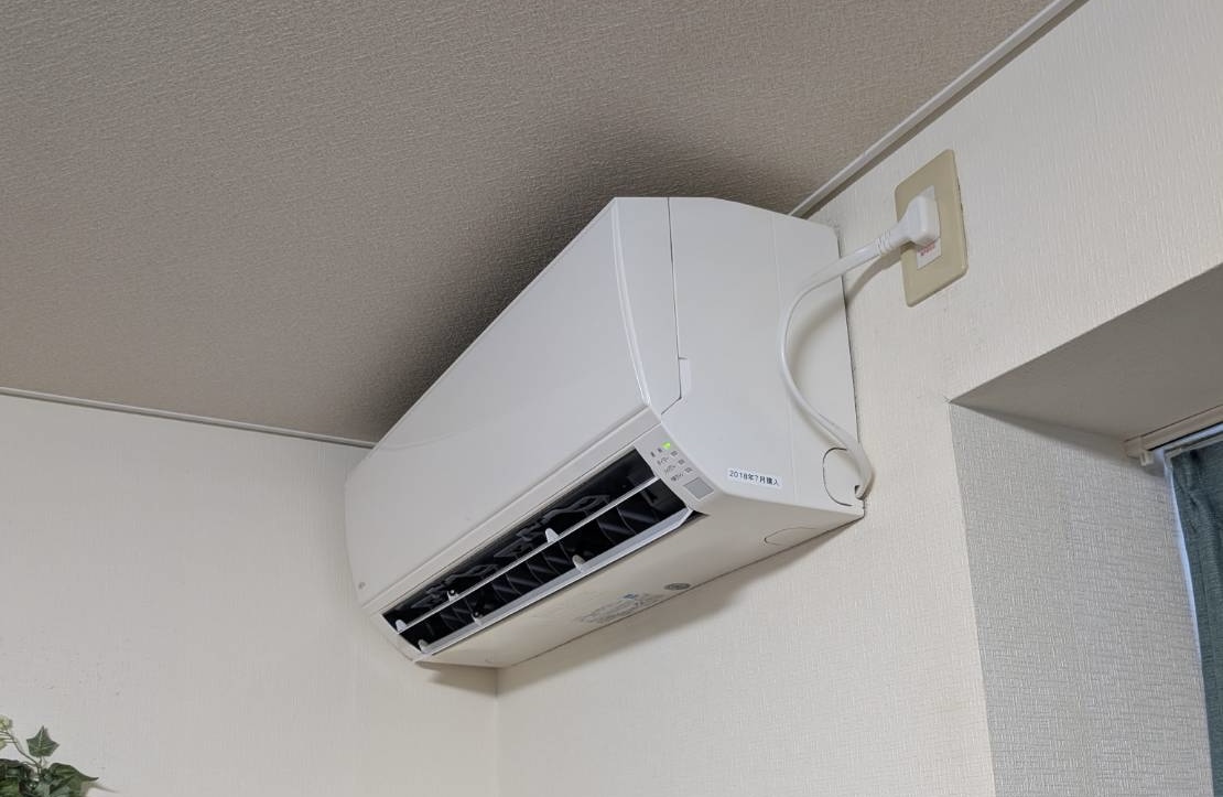 青森県平川市日沼高田　H様宅　普通エアコンと室外機のクリーニング